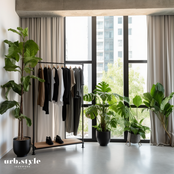 Industriële kledingrekken als roomdivider: creatieve oplossingen voor open woonruimtes