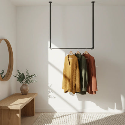 urb-Style Arvid im Wohnzimmer/ Schlafzimmer mit Deko im Raum.