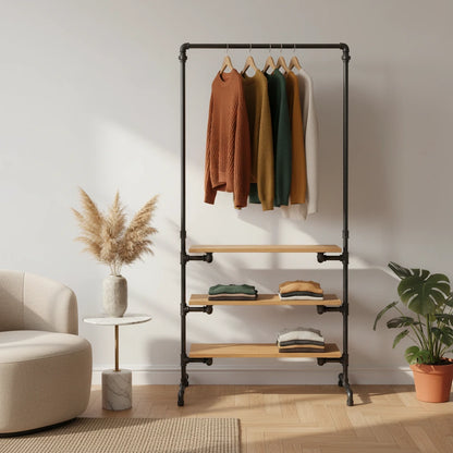 urb.style Svenja im Wohnzimmer/ Schlafzimmer behangen mit Kleidung und Deko im Raum.