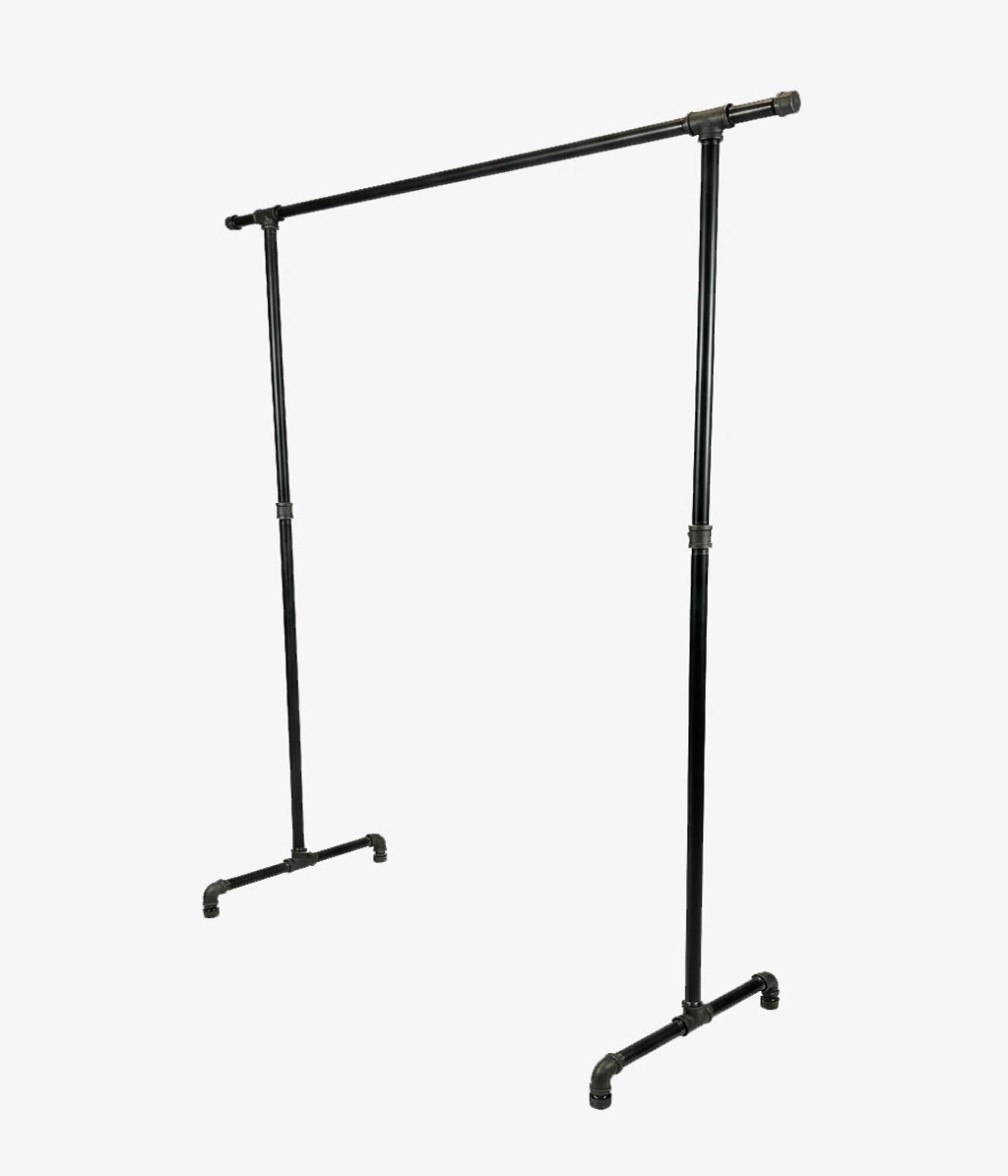 urb.style Zoe freistehender Kleiderständer mit seitlichen Haken. Seitliche Ansicht mit weißem Hintergrund.