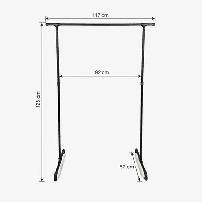 Zoe freistehender Kleiderständer mit seitlichen Haken. Skizze mit Höhe 125cm, Breite 117cm, 92cm zwischen den Stangen und Tiefe 52cm.