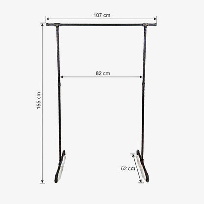 Zoe freistehender Kleiderständer mit seitlichen Haken. Skizze mit Höhe 155cm, Breite 107cm, 82cm zwischen den Stangen und Tiefe 52cm.