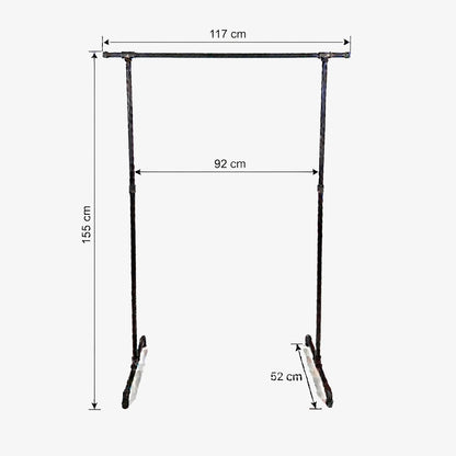 Zoe freistehender Kleiderständer mit seitlichen Haken. Skizze mit Höhe 155cm, Breite 117cm, 92cm zwischen den Stangen und Tiefe 52cm.