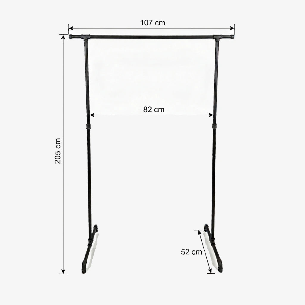 Zoe freistehender Kleiderständer mit seitlichen Haken. Skizze mit Höhe 205cm, Breite 107cm, 82cm zwischen den Stangen und Tiefe 52cm.