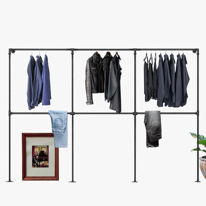 urb.style Theo wandmontierte Kleiderstange mit drei Feldern mit Kleiderbügel Kleidung hängenden Hose ein Bild mit Kleidung mit Pflanze und Bild im Hintergrund